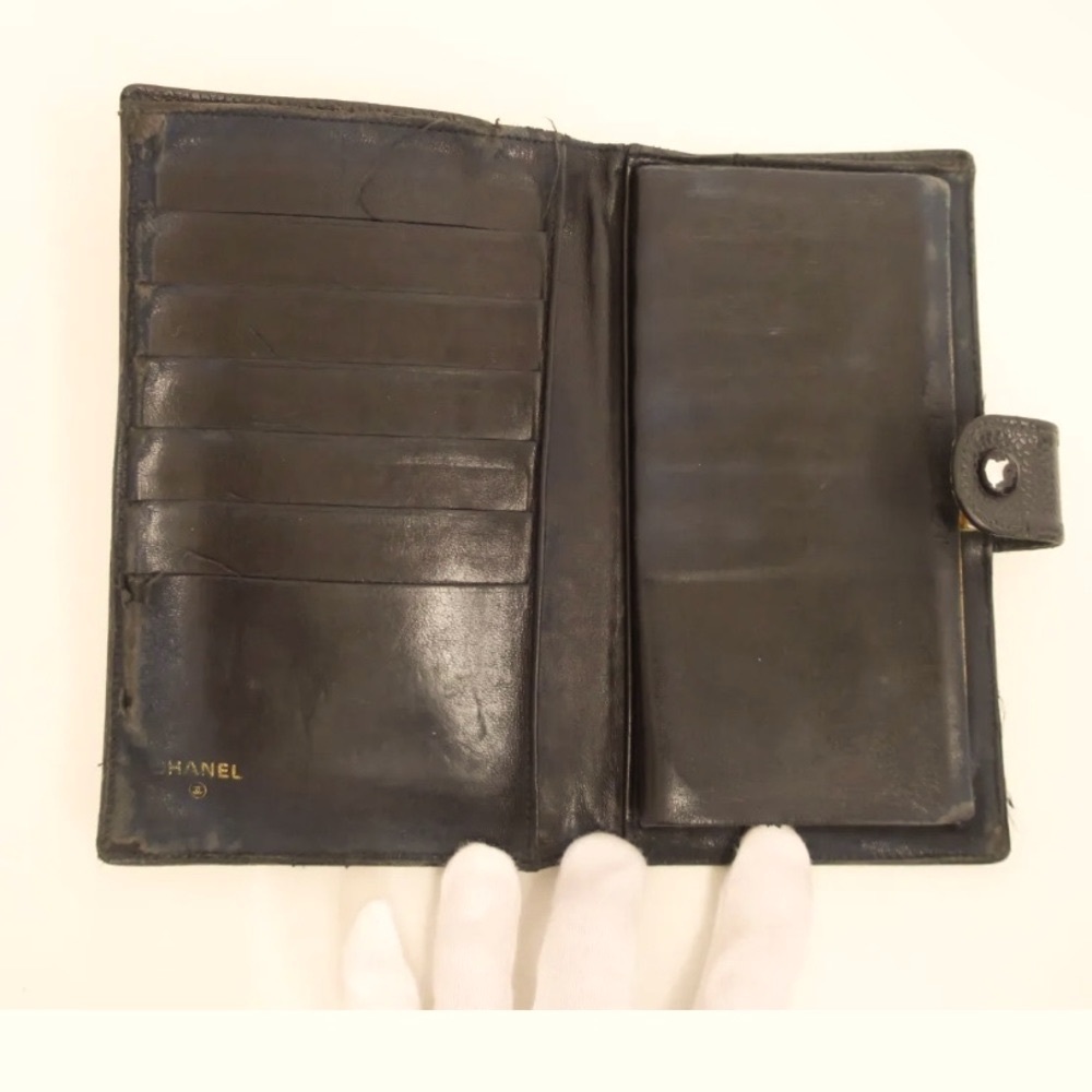 CHANEL caviar large CC long bifold wallet with front snap closure. - Picture 5 of 6